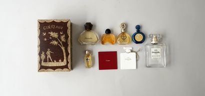 Dans une boîte Guerlain, 6 flacons de parfums...