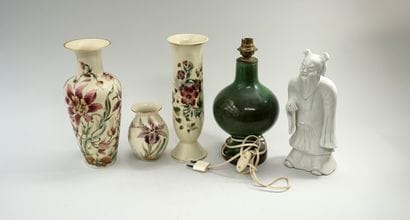 Ensemble en porcelaine et céramique polychrome...