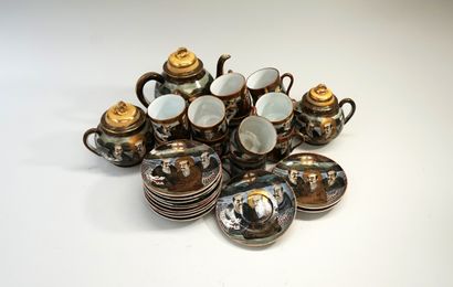 Service à thé en porcelaine à décor de RAKKANS...