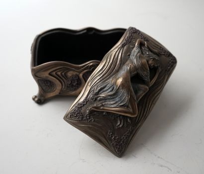 Coffret en résine patiné style Art Nouveau...