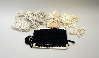 Ensemble de dentelles, galons, etc. au mètre....
