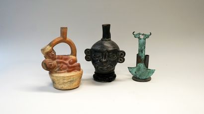 Ensemble comprenant 2 vases en terre cuite...