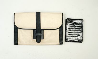 Ensemble comprenant 1 pochette bicolore beige...