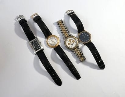 Ensemble de 4 montres bracelet métal doré...