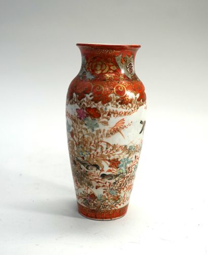 Ensemble comprenant 1 petit vase en porcelaine...