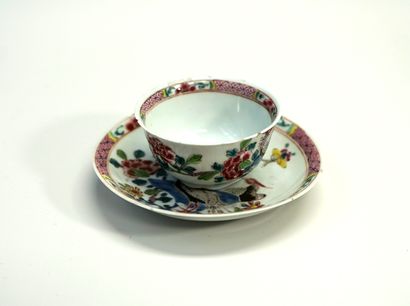 Sorbet et soucoupe en porcelaine à décor...