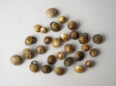 Lot de boutons militaires et divers (marine,...
