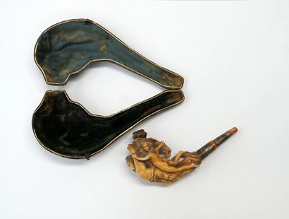 Pipe à fourneau en écume de mer à décor d'homme...
