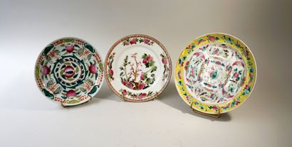 Ensemble comprenant 1 assiette en porcelaine...