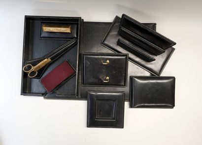 Nécessaire de bureau en cuir noir de marque...
