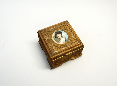 Coffret en bronze doré, les côtés de muses...