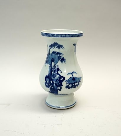 Vase en porcelaine à décor 