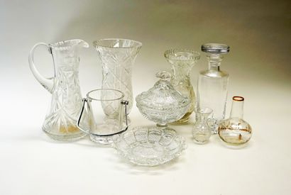 Ensemble en verre ou cristal moulé divers...