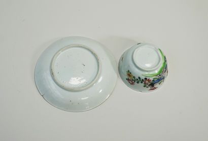 Sorbet et soucoupe en porcelaine à décor...