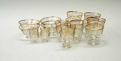 Service en verre ou cristal à 3 liserés or...