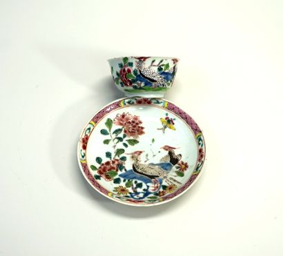 Sorbet et soucoupe en porcelaine à décor...