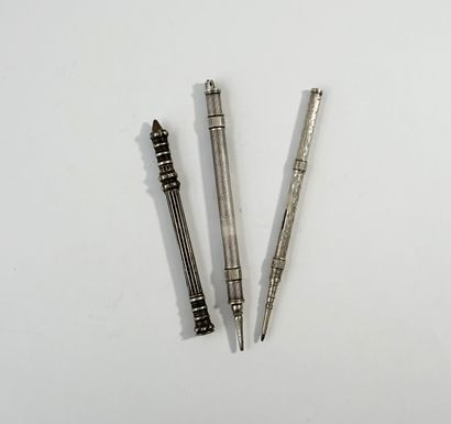 Ensemble en argent min 800/°° comprenant...