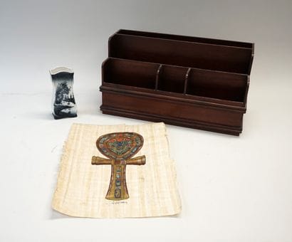 Ensemble comprenant 1 porte-courrier en bois...