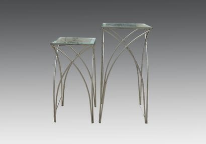 Ensemble de 2 tables gigognes en métal argenté...