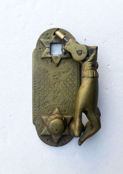Heurtoir de porte en bronze représentant...