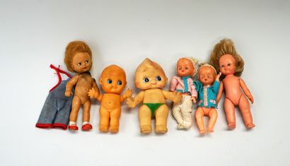 Set of 6 miniature dolls, some with clothes,...