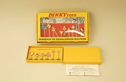 DINKY TOYS - Editions ATLAS
ROAD SIGNS N°41...