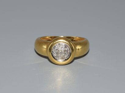JONC RING in 18K (750/°°) yellow gold centered...