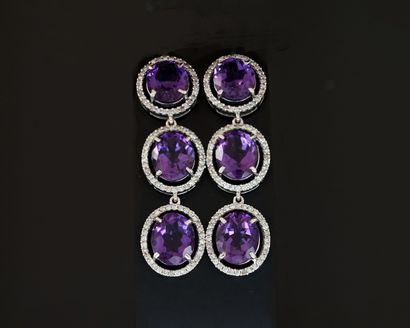 PAIR OF EARPENDANTS in 18k (750/°°) white...