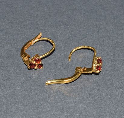 PAIR OF DORMEUSES in 18K (750 /°°) yellow...