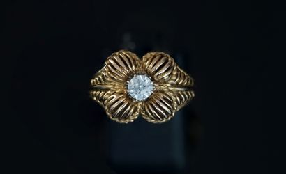 RING in 18K (750/°°) pink gold forming a...
