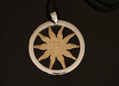 Round openwork pendant in silver and 925/°°...