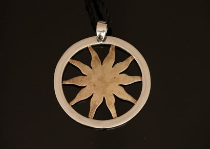 Round openwork pendant in silver and 925/°°...