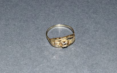 18K (750 /°°) white gold ring requiring restoration,...