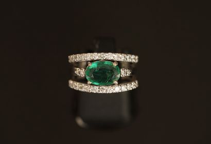 BAND RING in 18K (750/°°) white gold centered...