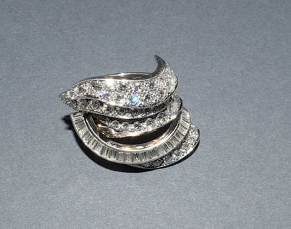 IMPOSSIVE matching ring in 18K (750/°°) white...
