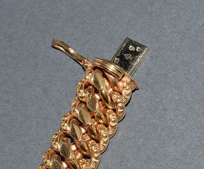 BRACELET in 18K (750 /°°) yellow gold with...
