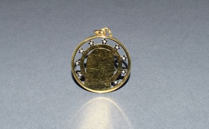 18K (750 /°°) yellow gold PENDANT signed...