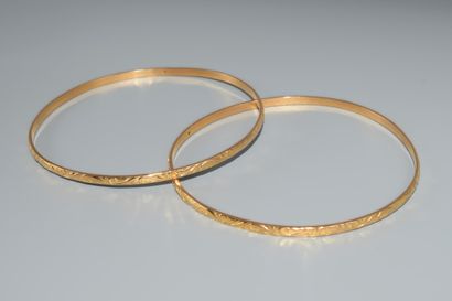 SET of 2 chased JONCS in 18K (750/°°) yellow...