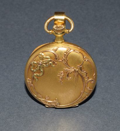 NECK WATCH in 18K (750 /°°) yellow gold Hand-wound...