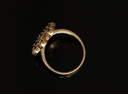 FLOWER RING in 18K (750/°°) yellow and white...