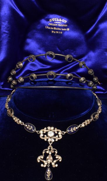 Silver NECKLACE with boar hallmark, adorned...