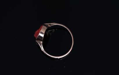 18K (750/°°) yellow gold ring centered with...