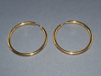 PAIR OF CREOLES in 18K (750 /°°) yellow gold....