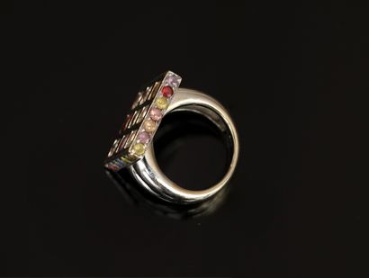 Modernist ring in 18k (750/°°) white gold...