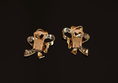 PAIR OF EAR CLIPS in 18K (750/°°) rose gold...