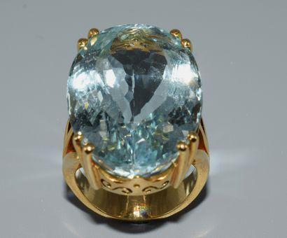 COCKTAIL RING in 18K (750/°°) gold set with...