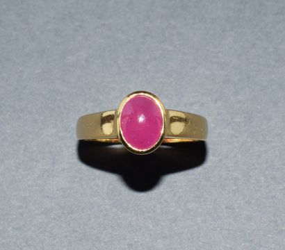 RING in 18K (750 /°°) yellow gold, set with...