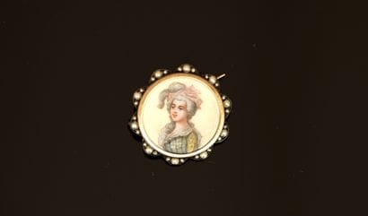 Antique 18K (750/°°) gold, horsehead hallmark,...