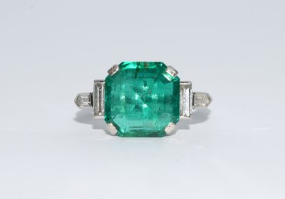 Art Deco platinum ring set with a 4.23ct...