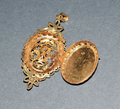 CASSOLETTE PENDANT in 18K (750 /°°) yellow...